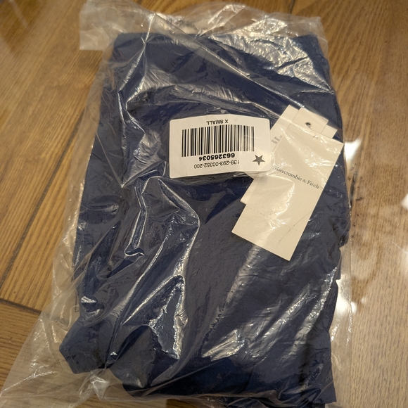 Women's Abercrombie and Fitch Bra-Free Cowl-Back Hardware Top Navy Blue Size XS - Picture 8 of 8